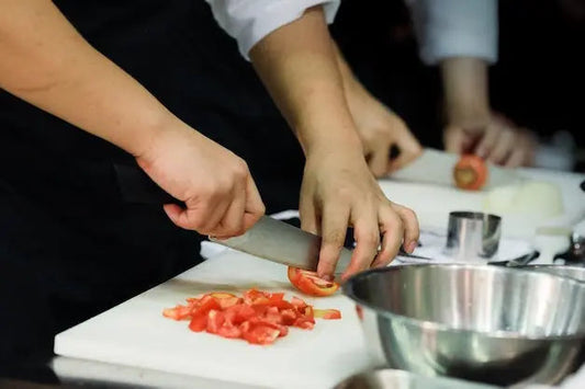 Quanto guadagna un cuoco in Italia nel 2026? Stipendi, livelli e carriera